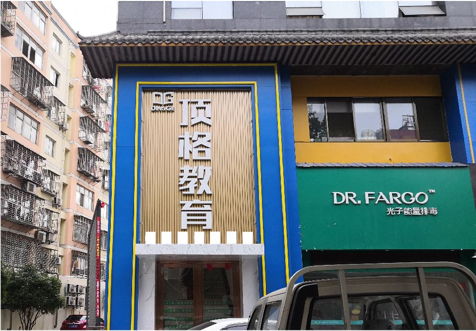 奉节门头设计要符合门店特色。