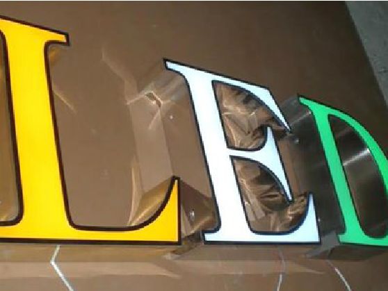 奉节介绍LED招牌的基础知识。
